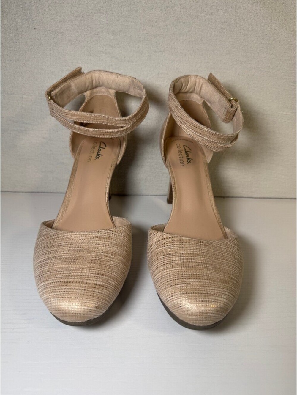 Clarks Collection Women's Ambyr Skip Beige Metallic Ankle Strap Heels Size 8 US - Picture 2 of 11